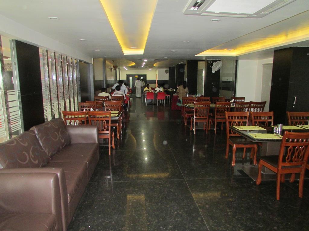 Отель Sanu International Namakkal Экстерьер фото