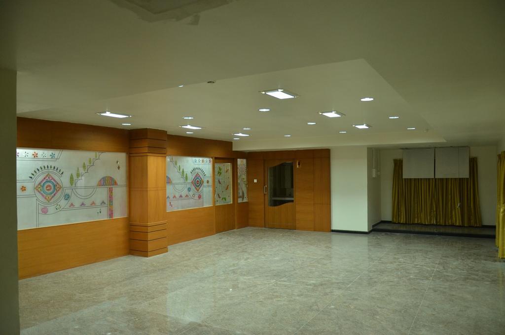 Отель Sanu International Namakkal Экстерьер фото