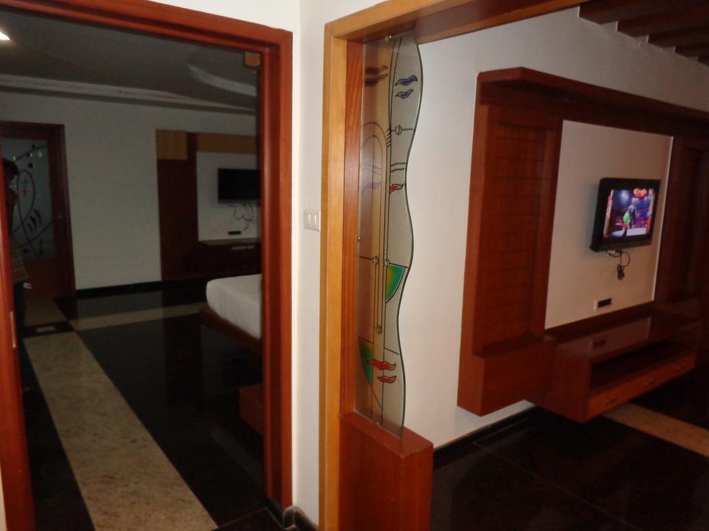 Отель Sanu International Namakkal Экстерьер фото